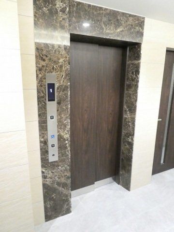 エントランス　エレベーター付きです。