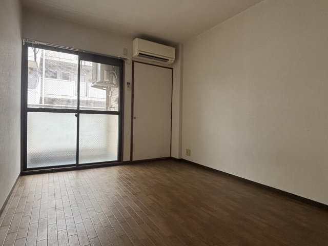 居室・リビング　ゆったり過ごせる居間です