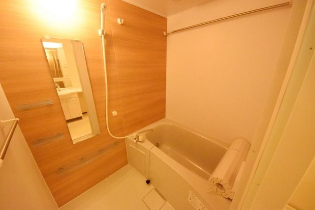 バス・シャワールーム　★ゆったり入れる追い焚き給湯付のバスルーム★