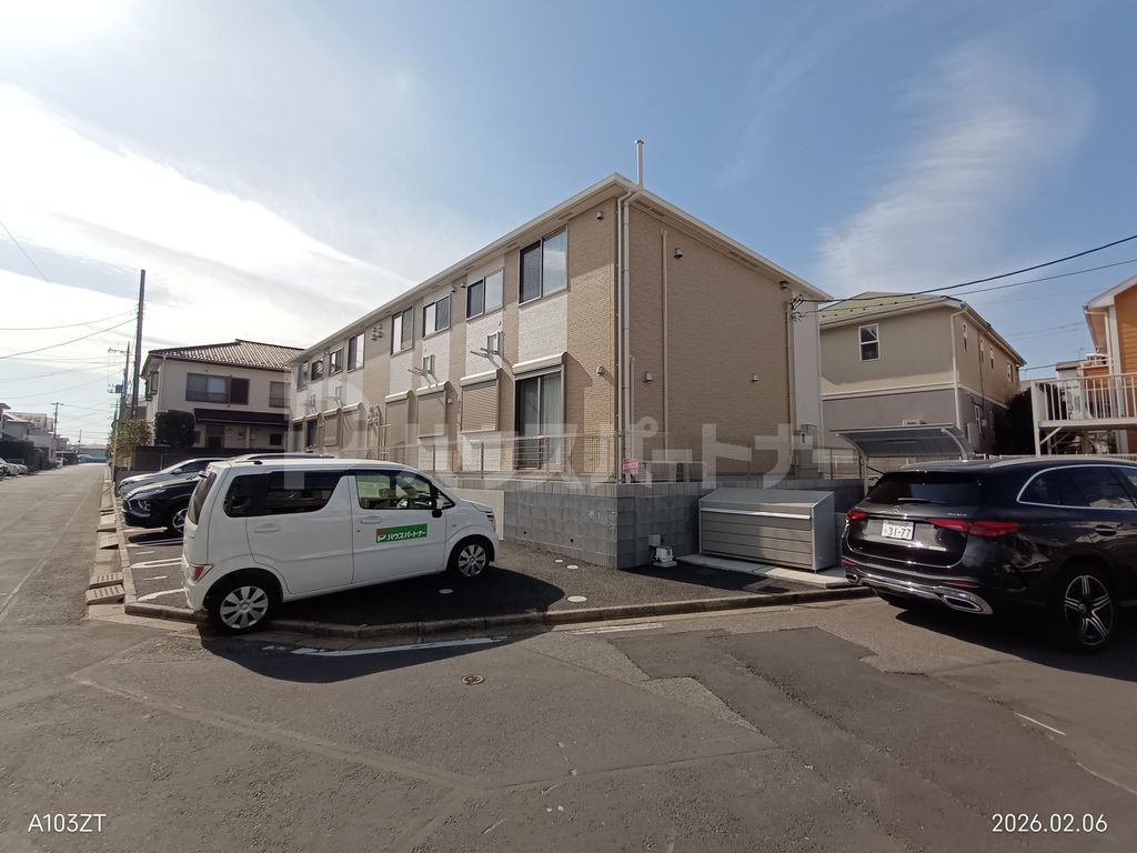 建物外観　駐車場