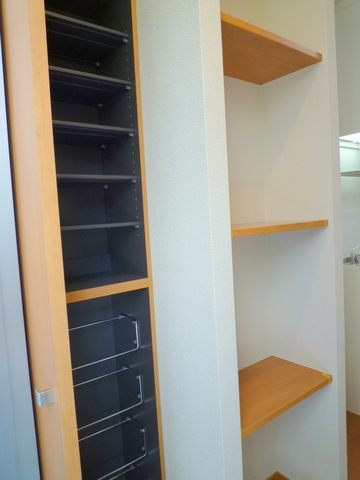 玄関　★下駄箱と玄関収納あり★