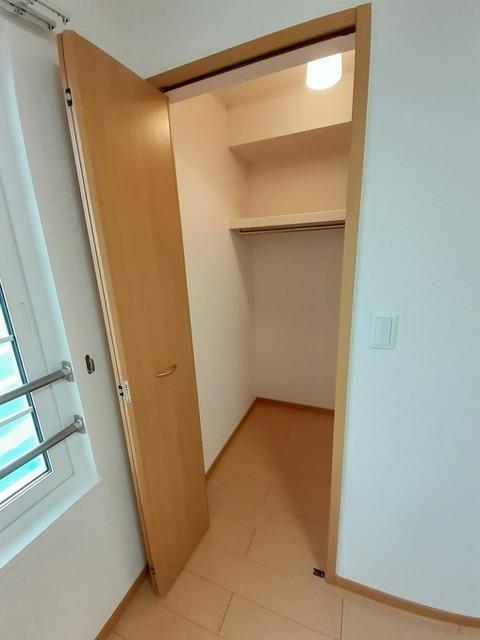 収納　ウォークインクローゼット