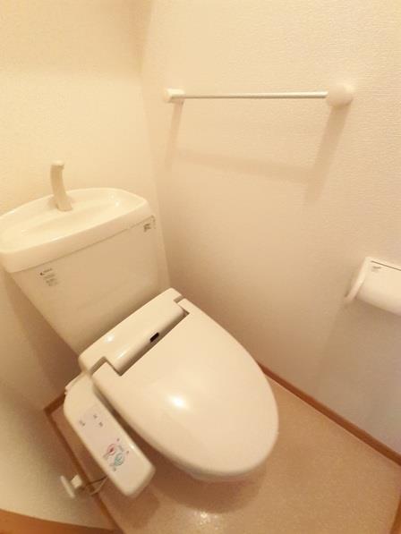 トイレ　温水洗浄便座