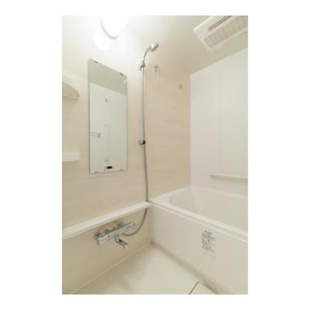 バス・シャワールーム　※同タイプの別のお部屋です。