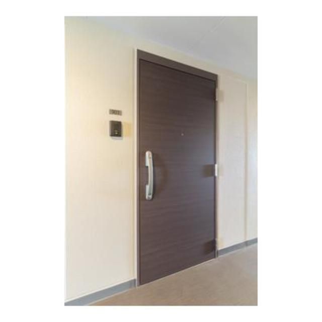 玄関　※同タイプの別のお部屋です。