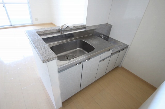 キッチン　同物件別号室の写真です。