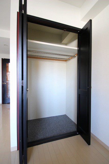 収納　同物件別号室の写真です。