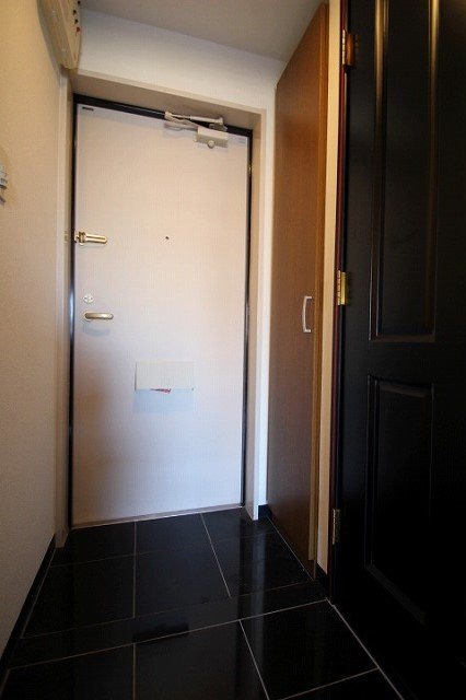 玄関　同物件別号室の写真です。