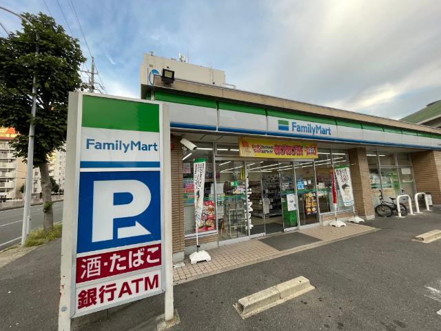 コンビニ　ファミリーマート名古屋新栄店（コンビニ）まで302m