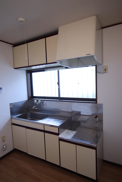 キッチン　窓のある明るいキッチンです！