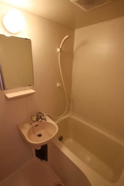 バス・シャワールーム　追い焚き機能付のお風呂