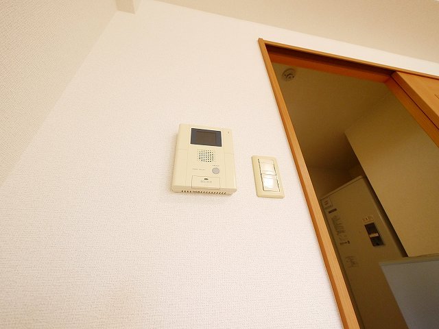 セキュリティ　モニター付きインターホンです。
