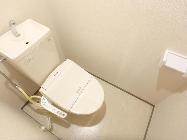 トイレ　温水洗浄便座