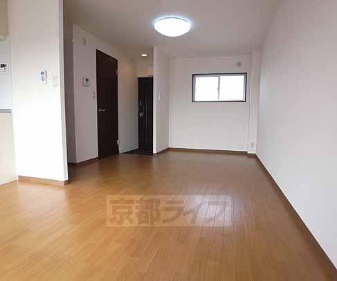 居室・リビング　室内別角度。