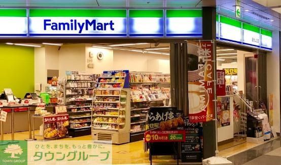 コンビニ　ファミリーマート溜池山王店（コンビニ）まで300m