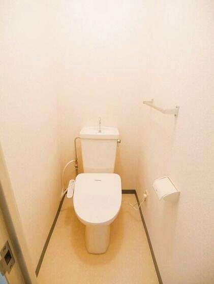 トイレ　温水洗浄便座新品。