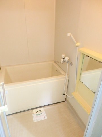 バス・シャワールーム　落ち着いた空間のお風呂です