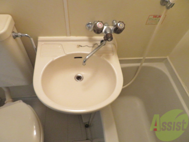 洗面設備　洗面台。朝の身支度はここでばっちり決めましょう。