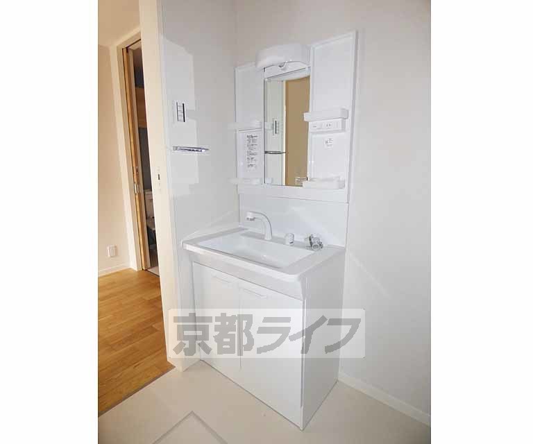 洗面設備　独立洗面台です。