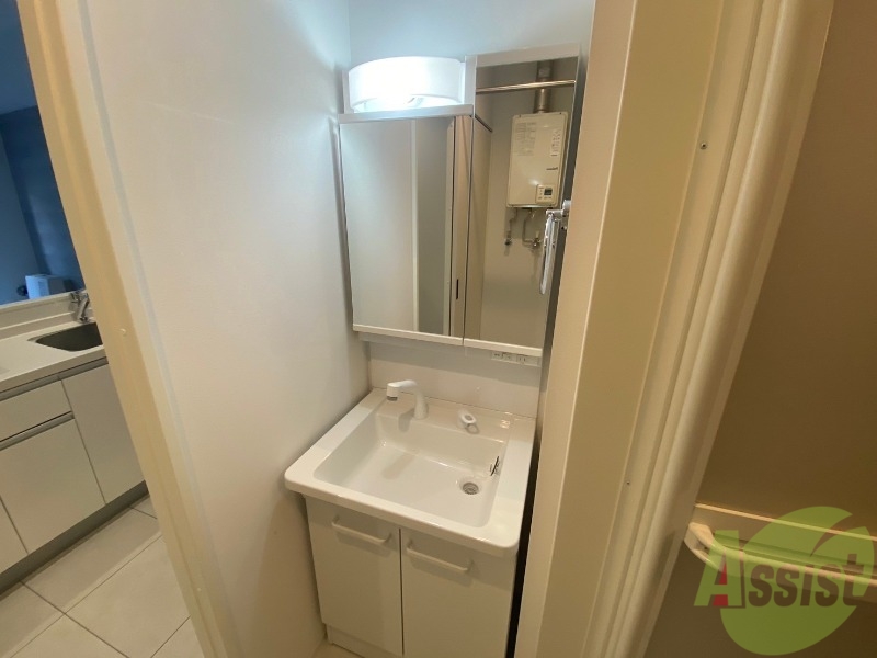 洗面設備　洗面台。身支度にはかかせないですよね～。