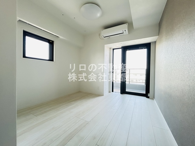 居室・リビング　２面採光なので、明るく風通しのよい過ごしやすいお部屋です♪