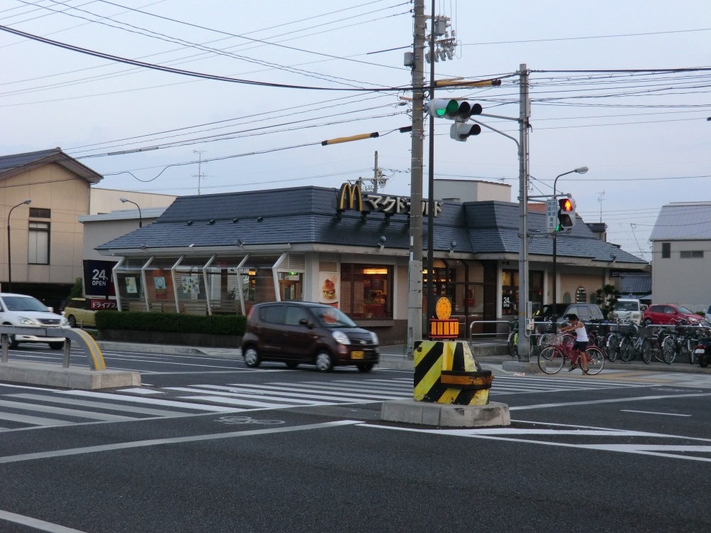 飲食店　マクドナルド　２号線武庫川店（飲食店）まで61m