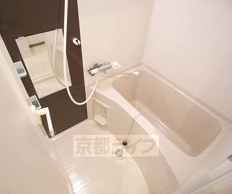 バス・シャワールーム　シャワーや浴室乾燥など設備の充実した浴室です。