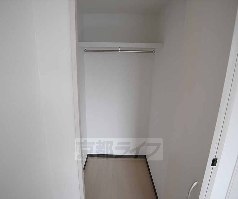 収納　たっぷり収納できるウォークインクローゼットですよ。