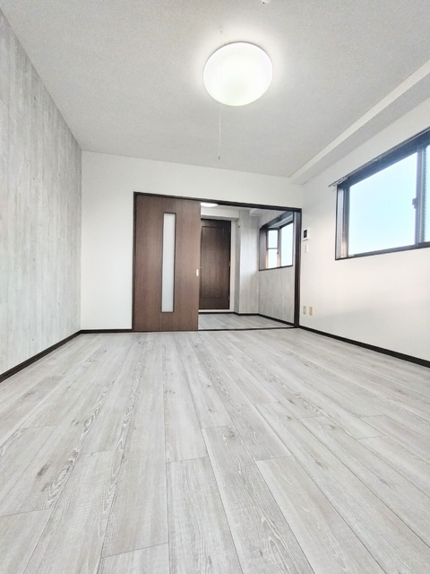 居室・リビング　★洋室６帖＋３帖です★