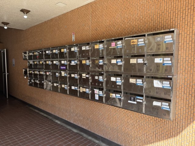 小学校　加古川市立氷丘南小学校（小学校）まで943m