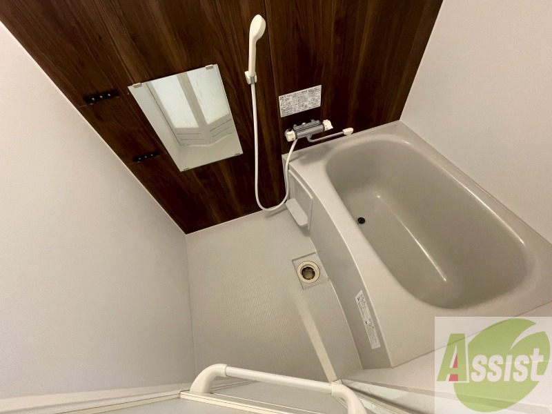 バス・シャワールーム　お風呂になります。一日の疲れを癒してくださいね。