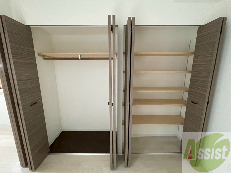 収納　クローゼットは奥行きもあり、荷物が多い方でも安心です。