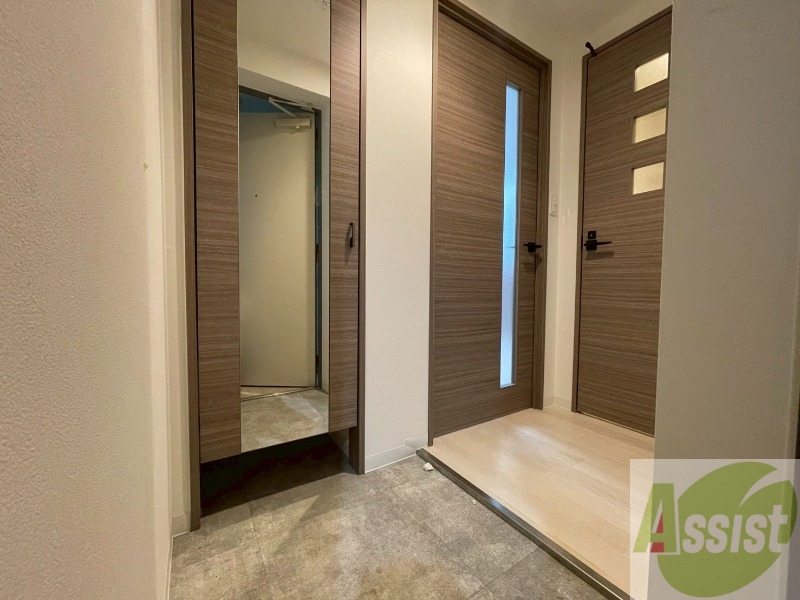 玄関　玄関の様子です。明るい印象ですね。気分もあがりそう。