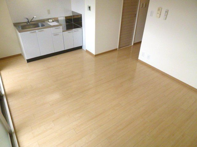 居室・リビング　明るい広めのリビングです。