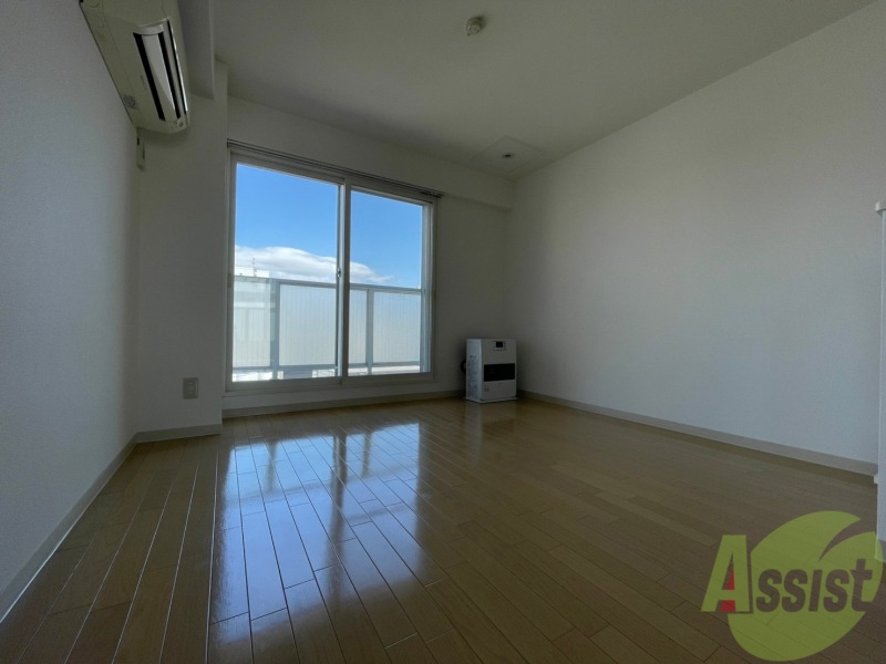 居室・リビング　こちらは７．４帖の洋室です。落ち着きのあるお部屋です。