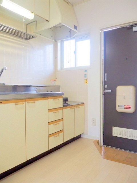 キッチン　※同タイプ別の部屋の写真です。