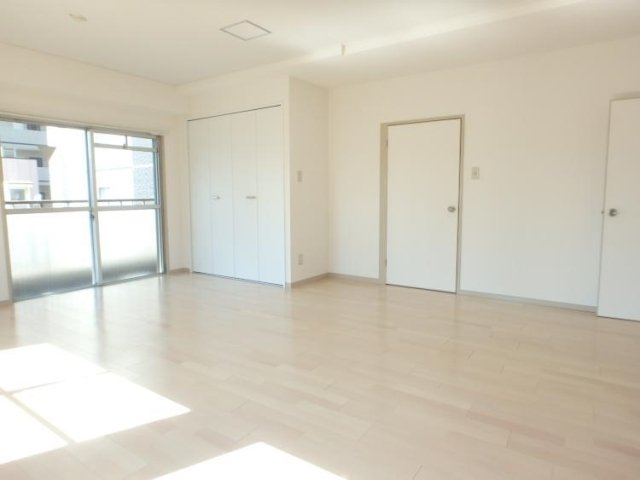 居室・リビング　こちらの居間で趣味の時間をお楽しみください