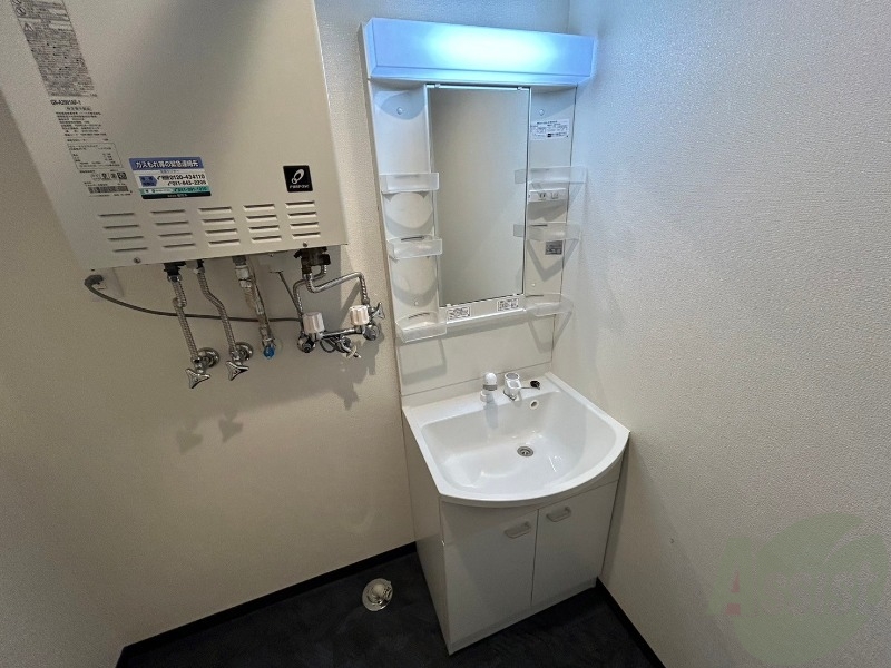 洗面設備　こちらに洗面台があります。朝の洗顔はこちらで。