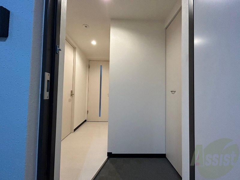 玄関　玄関です。すぐ広いリビングにつながっています。