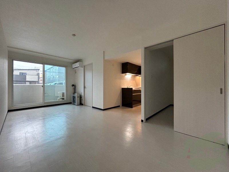 居室・リビング　広くてキレイなお部屋が広がっていて、充実した生活が送れそう。