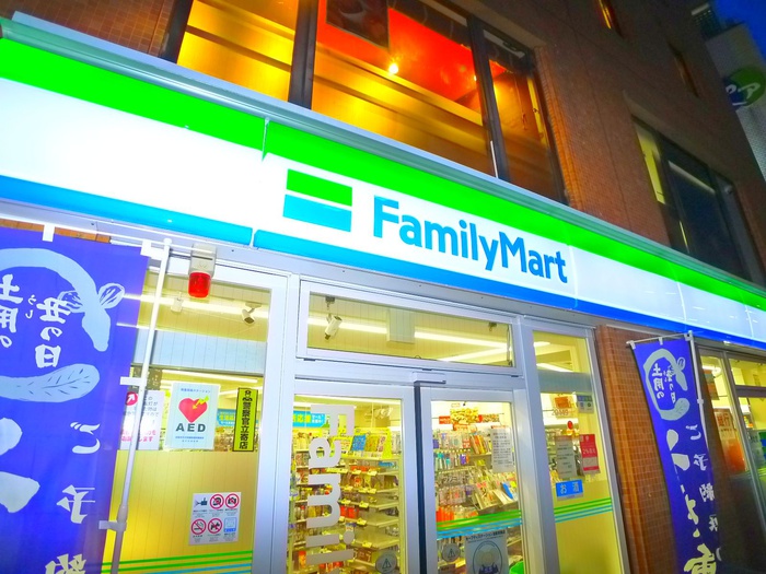 コンビニ　ファミリーマート（コンビニ）まで429m