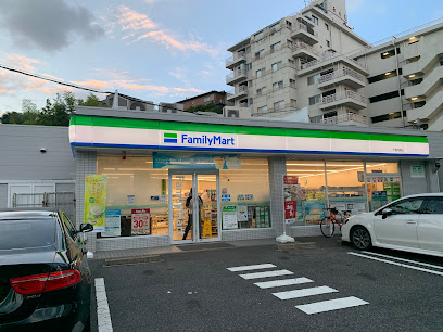 コンビニ　ファミリーマート 千種向陽店（コンビニ）まで495m