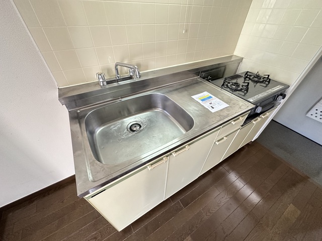 キッチン　別部屋参考写真です