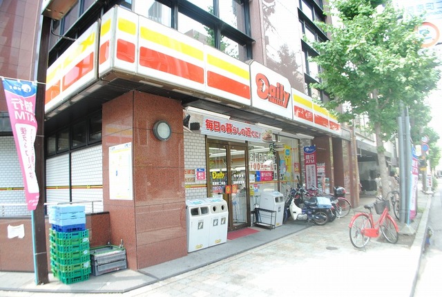 コンビニ　デイリーヤマザキ河原町二条店（コンビニ）まで212m