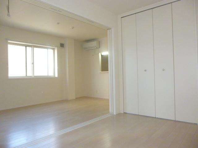 居室・リビング　室内