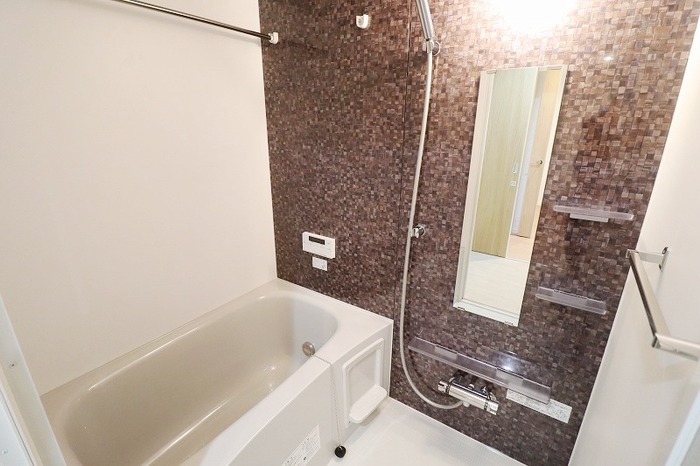 バス・シャワールーム　別のお部屋の反転した写真になります。