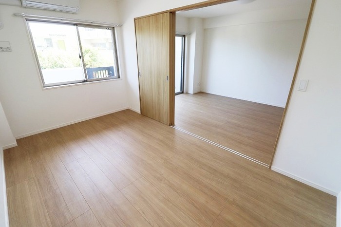 その他部屋・スペース　別のお部屋の反転した写真になります。