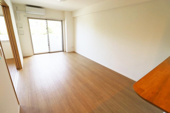 居室・リビング　別のお部屋の反転した写真になります。