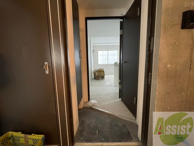 玄関　玄関です。すぐ広いリビングにつながっています。