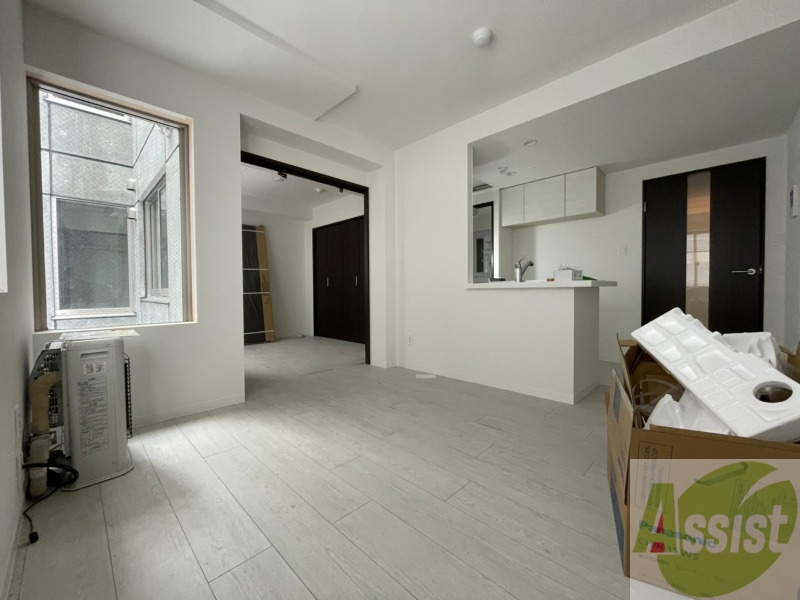 居室・リビング　リビングは白を基調としていて明るい印象ですね！